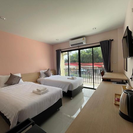 โรงแรมนิยม เอสทีเอ็น 2 - Niyom Stn 2 Hotel Ban Phue Exteriör bild