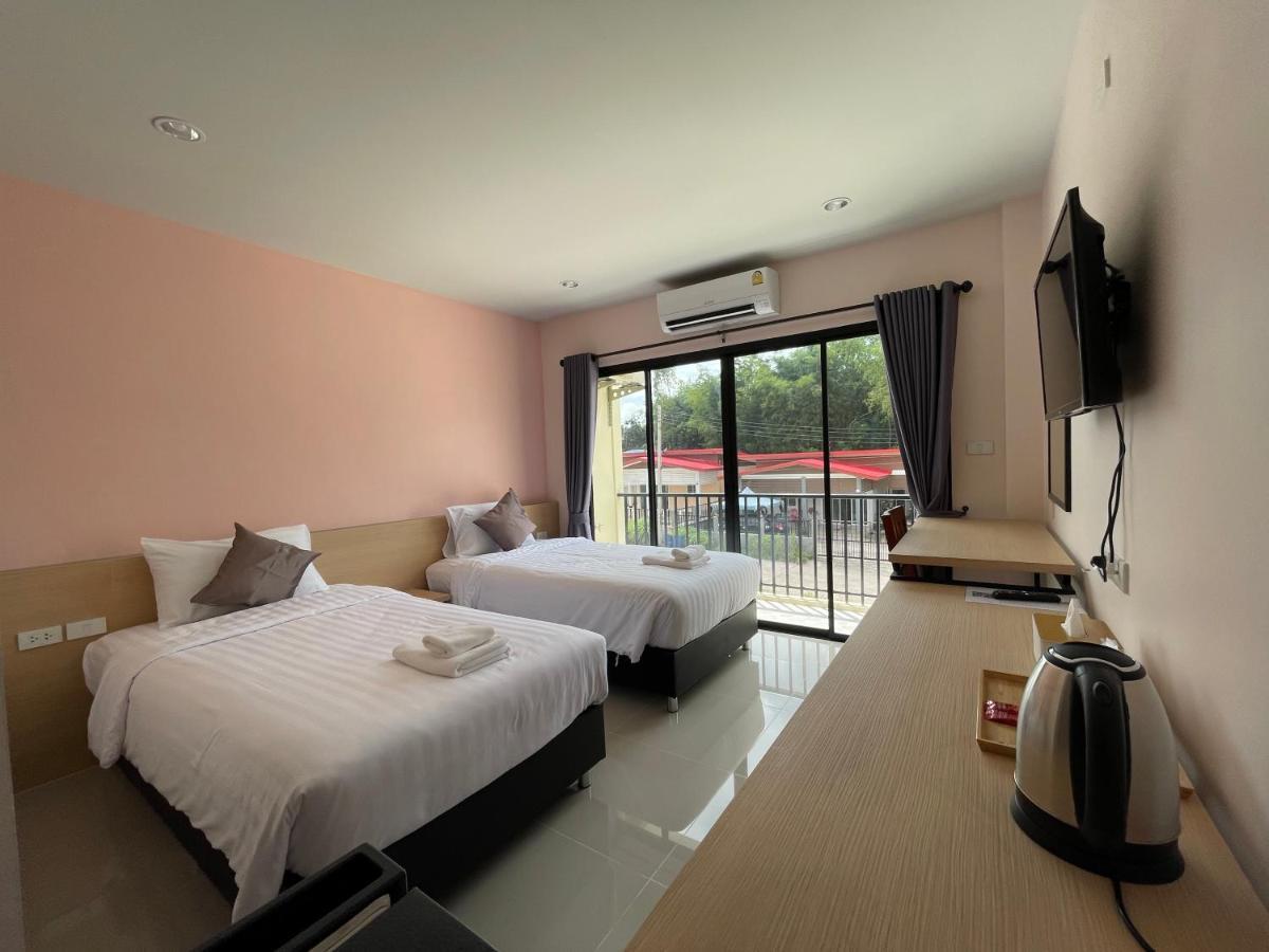 โรงแรมนิยม เอสทีเอ็น 2 - Niyom Stn 2 Hotel Ban Phue Exteriör bild